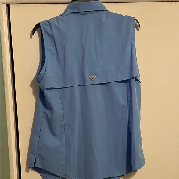 Columbia Women's Button Down Sleeveless Blue Shirt - Picture 4 of 4